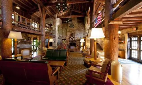 Intérieur d'une réception d'hôtel