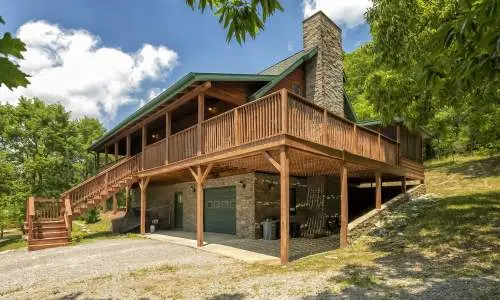 Extérieur de Premier Cabin, Carbondale par temps ensoleillé