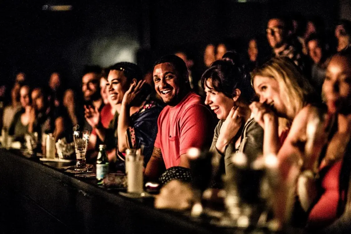 Une foule profite d'un spectacle au Second City de Chicago. 