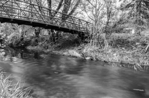 Pont avec de l'eau