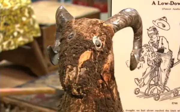 Exposition d'un bouc au musée DeMoulin