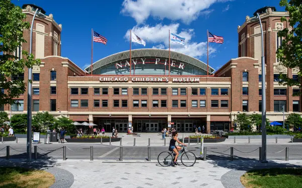 A l'extérieur du Chicago Children's Museum