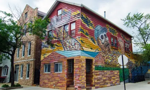 La peinture murale à l'extérieur du studio Hector Duarte à Pilsen Chicago