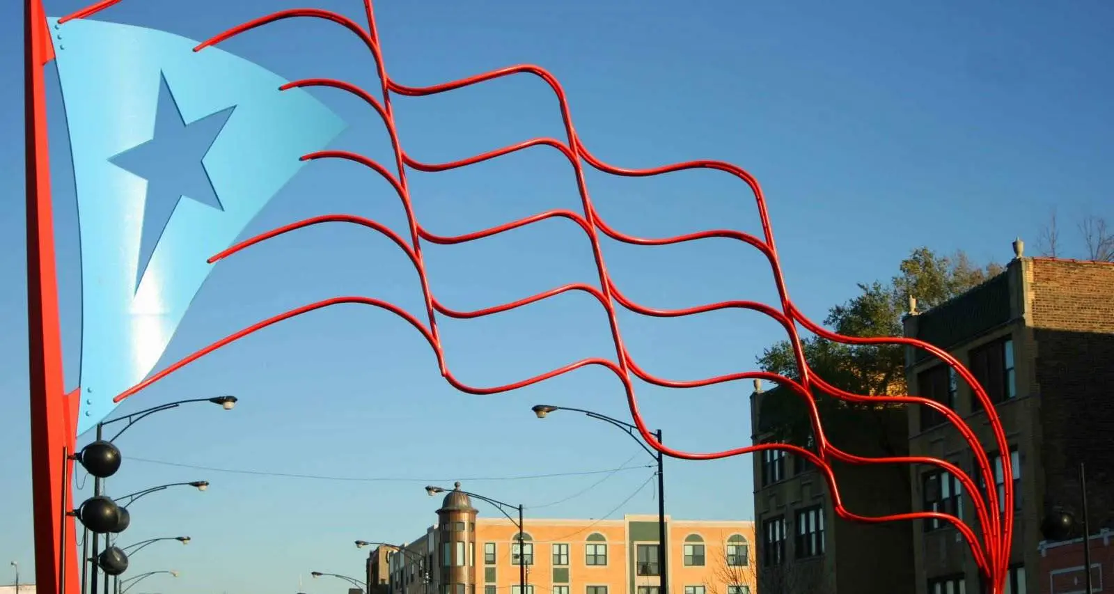 La sculpture du drapeau portoricain dans le parc Humboldt