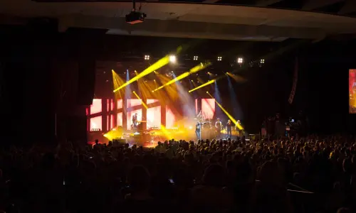 Des artistes se produisent la nuit au festival de Ravinia