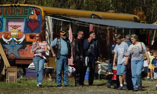 Les participants à la fête des vautours à Makanda