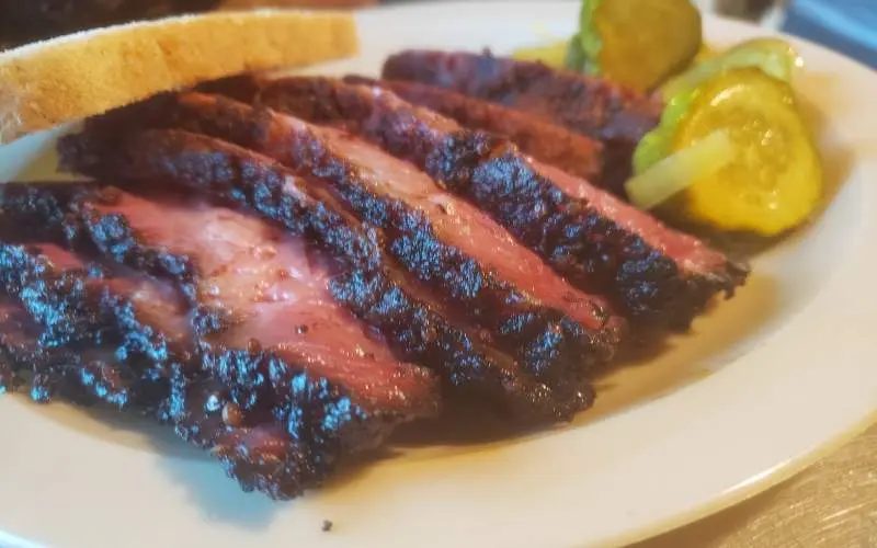 Une assiette de grillades