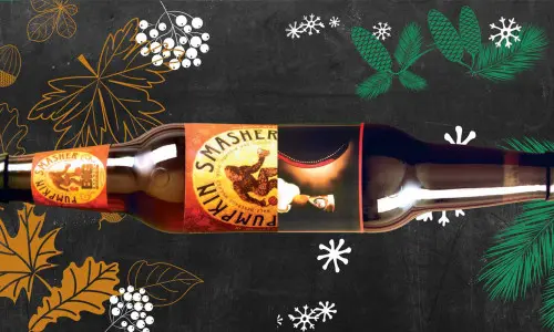 Pumpkin Smasher, bière artisanale à base de malt, brassée avec du potiron et des épices, et Jingle Java Holiday Stout, brassée dans l'Illinois.