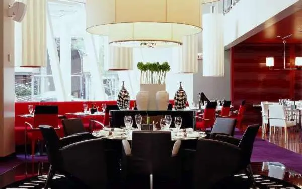 Intérieur du Café des Architectes.