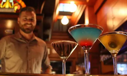 Cocktails au bar de Martinis on Water Street, Peoria