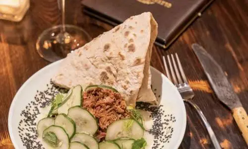 Une assiette de nourriture à Cleveland Heath à Edwardsville
