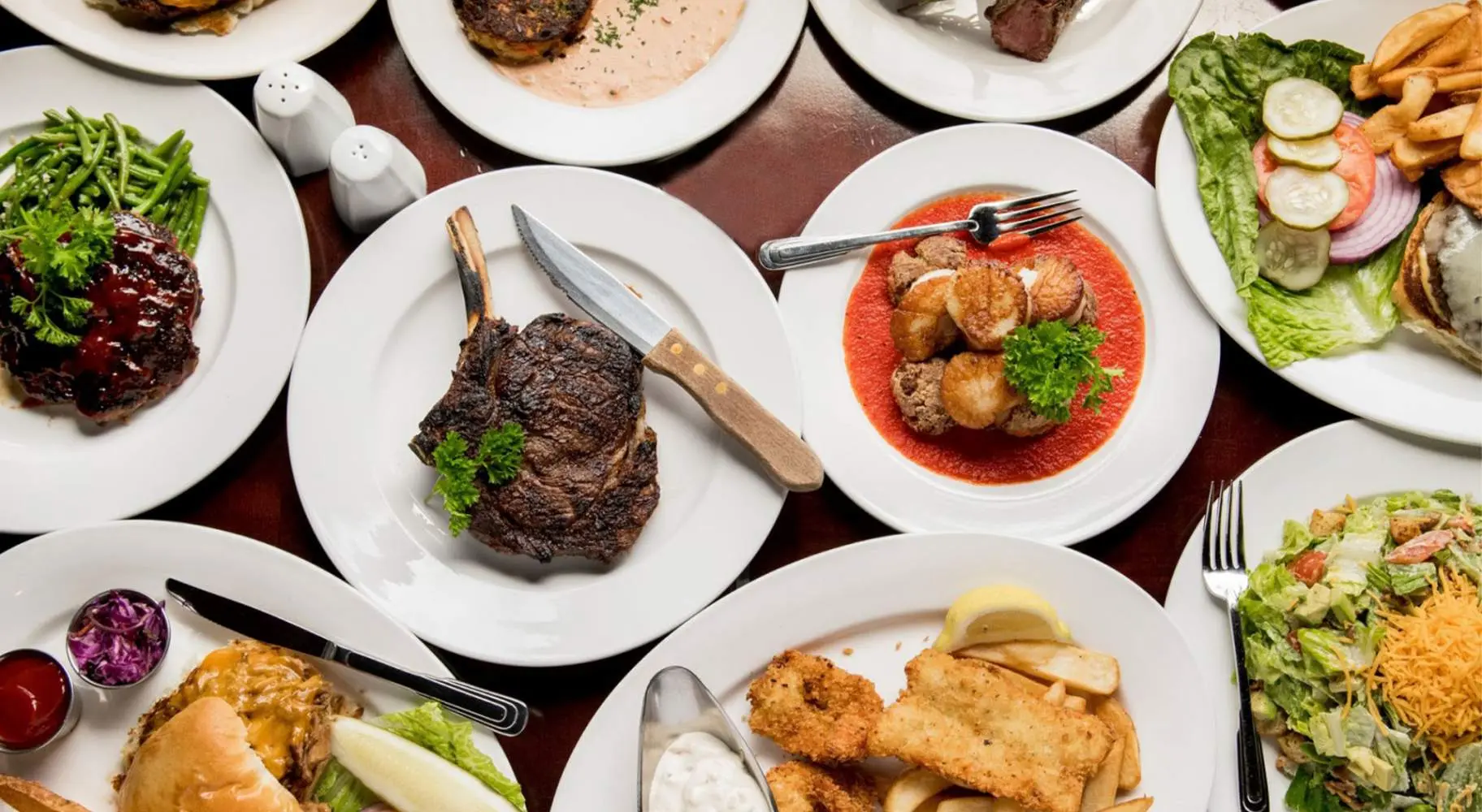 Assiettes de nourriture