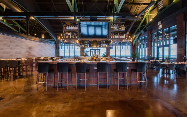 Un intérieur de bar vide