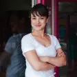 Une femme debout 