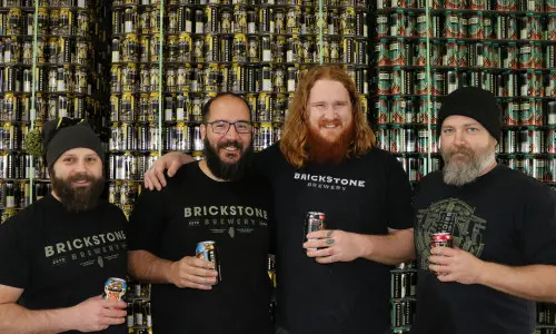 Personnes buvant de la bière