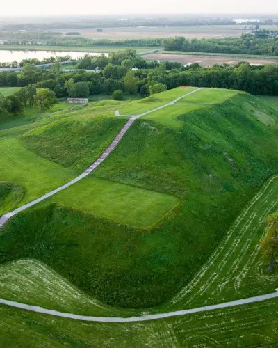 Les monticules historiques de Cahokia près de Collinsville