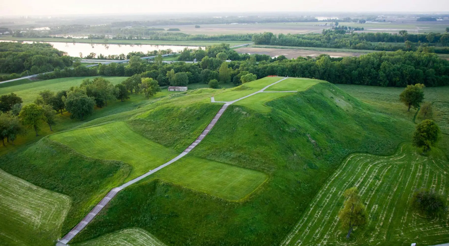 Les tertres historiques de Cahokia près de Collinsville