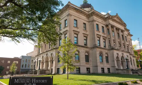 L'extérieur du musée d'histoire du comté de McLean