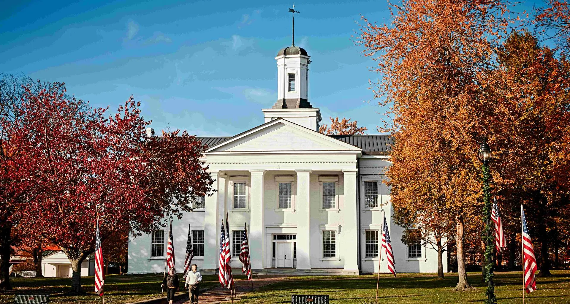 Extérieur de la maison d'État de Vandalia en automne. 