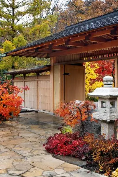 Entrée des jardins japonais d'Anderson à l'automne.