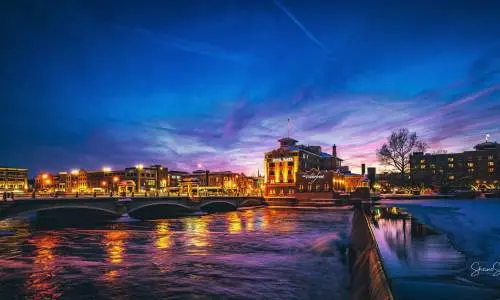 Front de mer à Saint Charles au coucher du soleil.