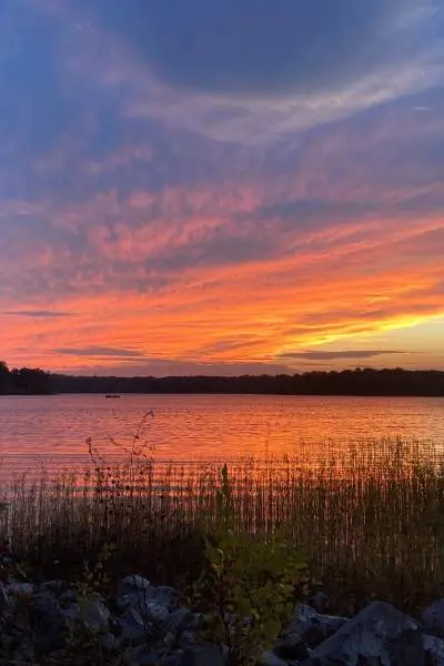 Coucher de soleil sur un lac