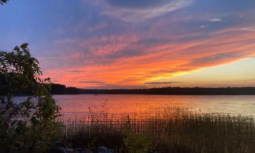 Coucher de soleil sur un lac