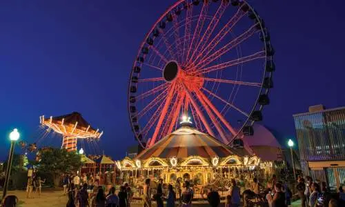 La Grande Roue illuminée le soir
