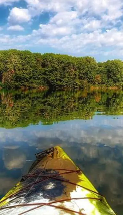 Kayak sur un lac