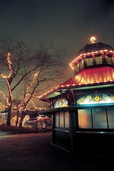 Éclairage d'un bâtiment la nuit