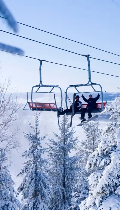 Télésiège avec neige