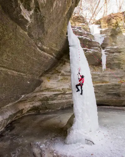 Chute d'eau gelée