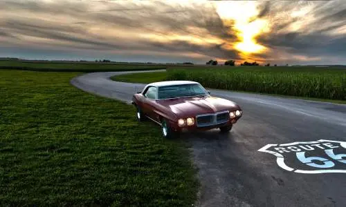 Voiture arrêtée sur la Route 66