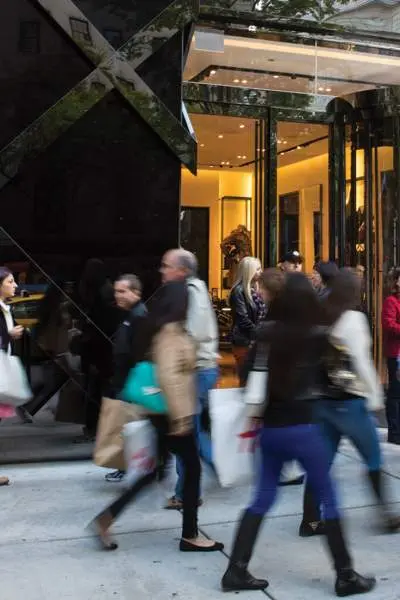 Des acheteurs affairés dans les rues de Chicago