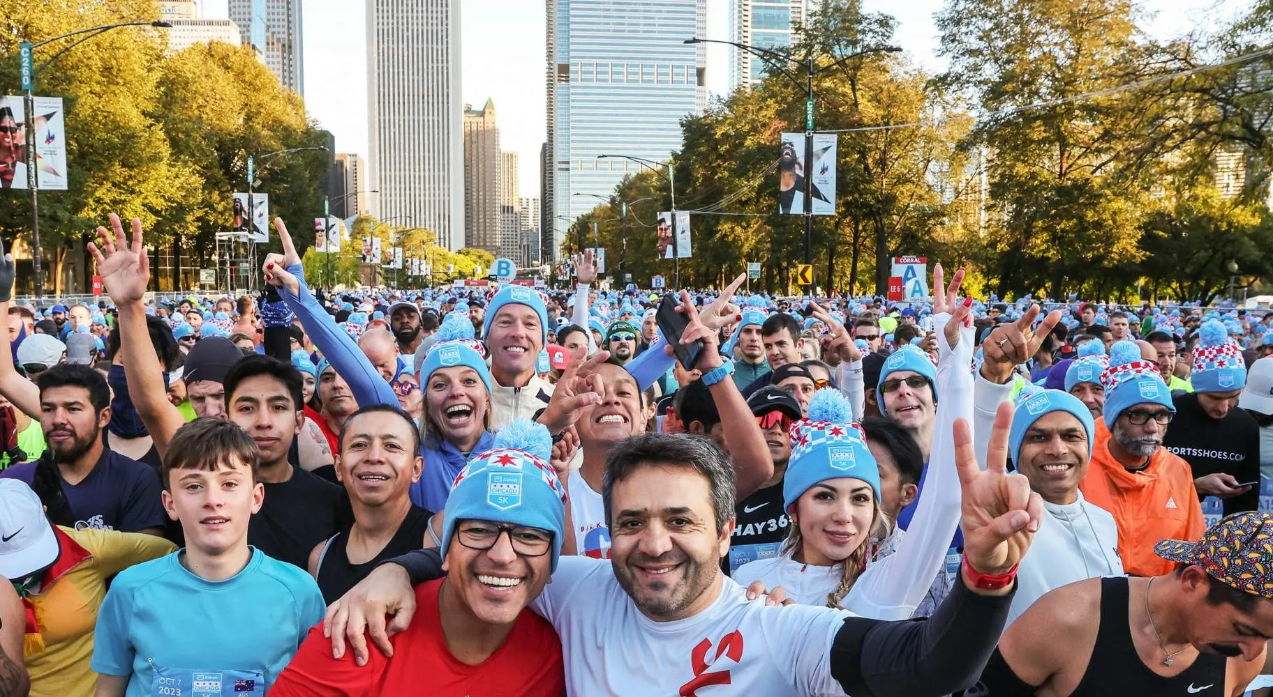Un groupe de coureurs posant pour l'appareil photo
