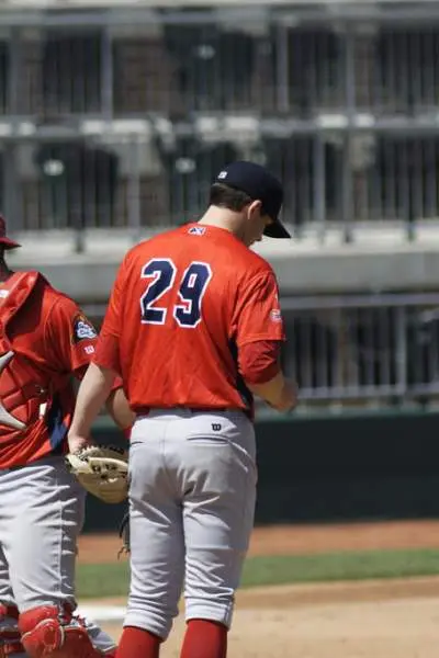 Les joueurs des Peoria Chiefs se rassemblent sur le monticule