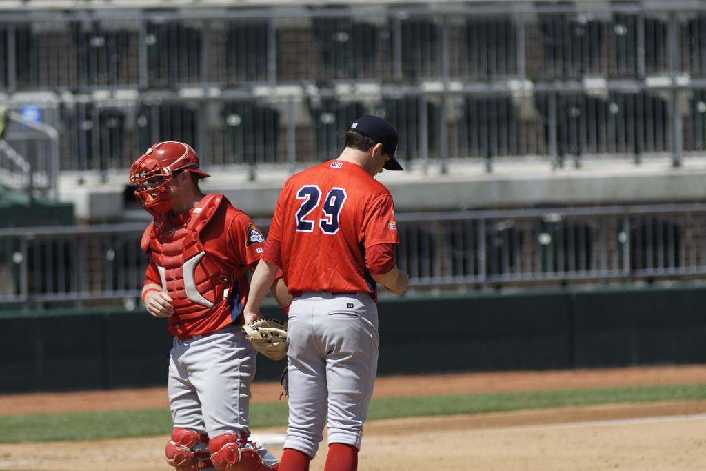 Les joueurs des Peoria Chiefs se rassemblent sur le monticule