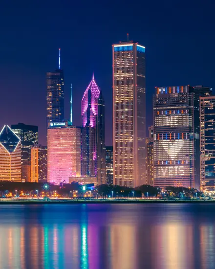 La ligne d'horizon de Chicago la nuit.