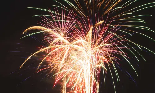 Feu de vacances dans le ciel